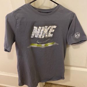 Used grey nike shirt